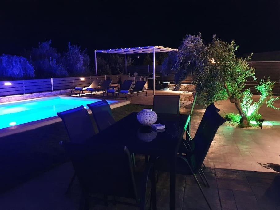 Villa Sheila With Private Pool Roumelí Eksteriør bilde