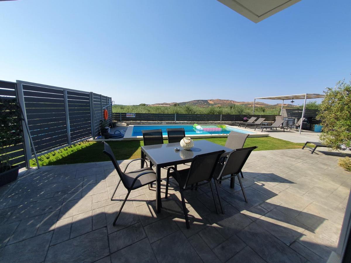 Villa Sheila With Private Pool Roumelí Eksteriør bilde